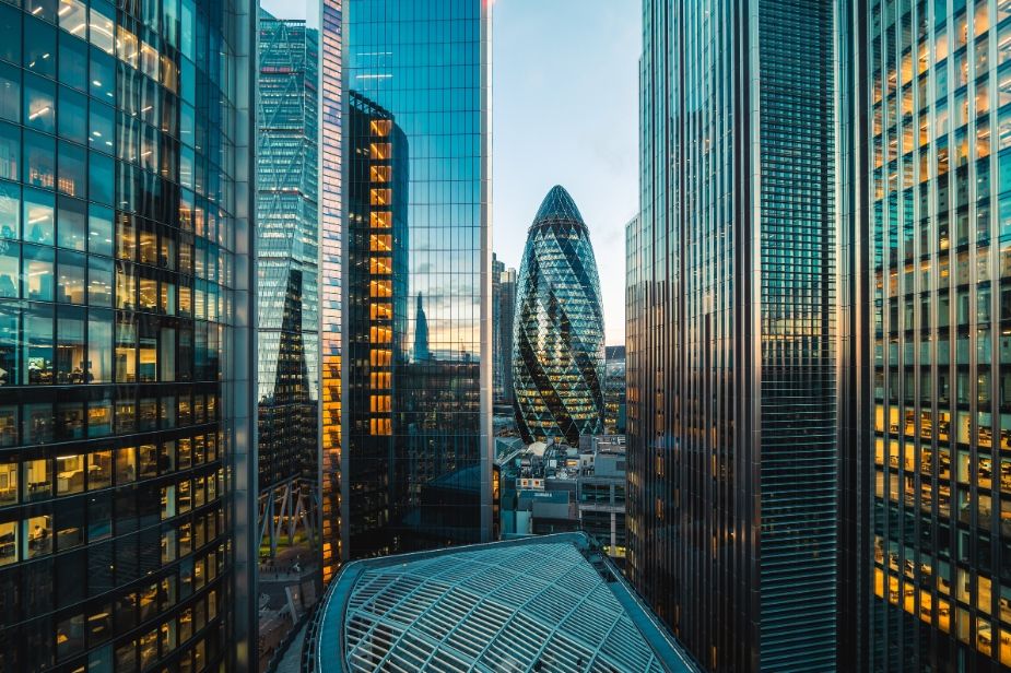 EQT to acquire McGill and Partners, a leading specialty (re)insurance broker for USD 2.0 billion, from Warburg Pincus